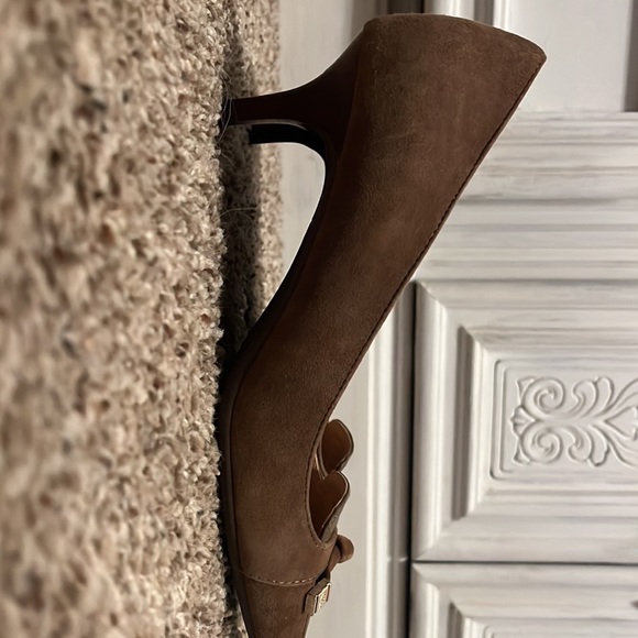 Like New Tommy Hilfiger Kitten Heels - Picture 3 of 4